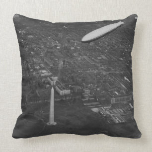 Coussin Le dirigeable "USS Los Angeles" ZR3 des USA volant