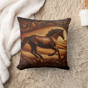 Coussin Le Majestic Horse Galloping À Travers Des Champs D