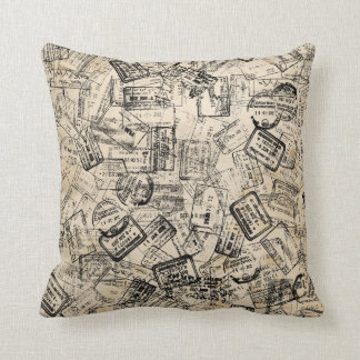 COUSSIN LE PASSEPORT VINTAGE EMBOUTIT LE COLLAGE