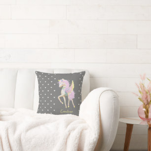 Coussin Le Throw Pillow a une mignonne licorne.