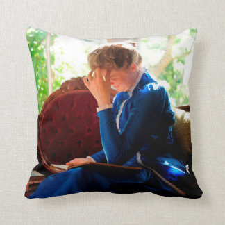 Coussin Lecture victorienne