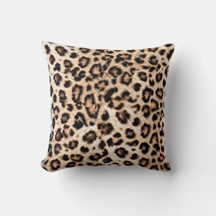Coussin Leopard Design Motif : Wild Elegance.