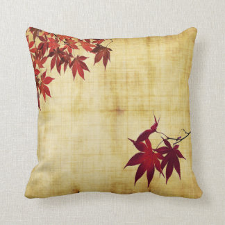 Coussin L'érable japonais cramoisi laisse des branches sur