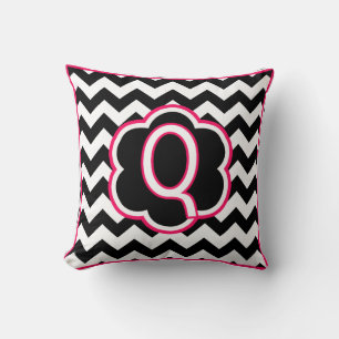 Coussin Lettre Q Monogramme Chevron noir et blanc