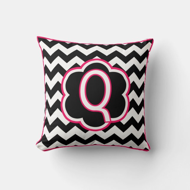 Coussin Lettre Q Monogramme Chevron noir et blanc (Recto)