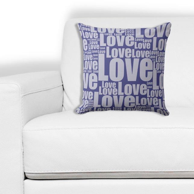 Coussin Lettres d'amour pourpre tendance Typographie Mot (Trendy Purple Love Letters Typography Word Throw Pillow)