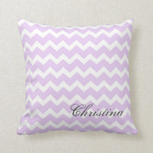 Coussin lilas de monogramme de motif de chevrons