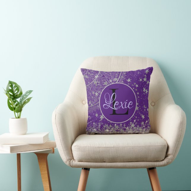 Coussin Lotus Mandala avec étoiles d'argent sur violet (Chaise)