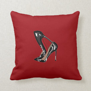 Coussin LOUBOUTIN EMPILÉ avec l'arrière - plan ROUGE