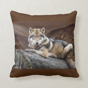 Coussin Loup de repos sur la roche