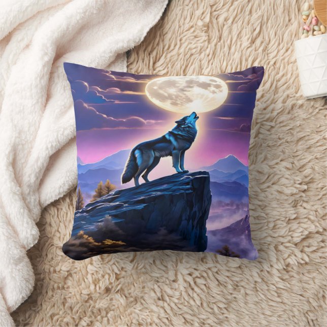 Coussin Loup hurlant à la Pleine lune au-dessus des monts  (Couverture)