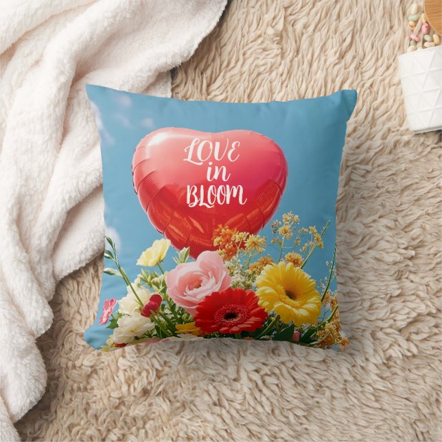 Coussin Love in Bloom – Romantic Floral Heart (Couverture)