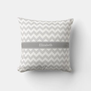Coussin Lt Gris Chevron Blanc Nom Monogramme