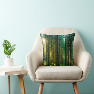 Coussin Lumière Du Soleil À Travers Les Arbres Forestiers