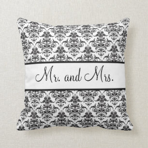 Coussin M. et Mme Newlywed Pillow - noir et blanc