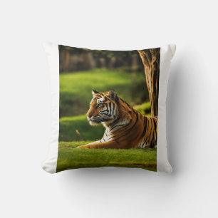 Coussin Majesté rayée : le pouvoir silencieux du tigre
