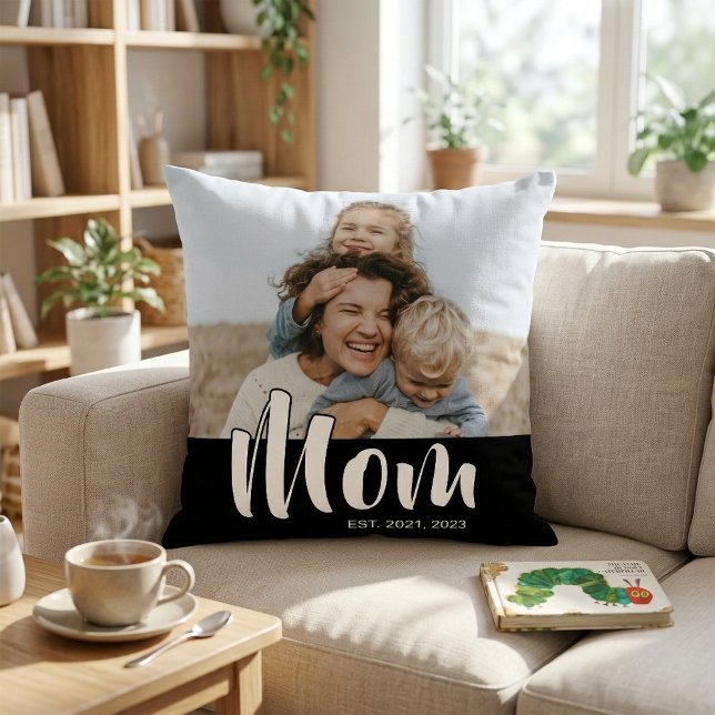 Coussin Maman a établi une photo de script moderne (Mom Established Modern Script Photo Throw Pillow)