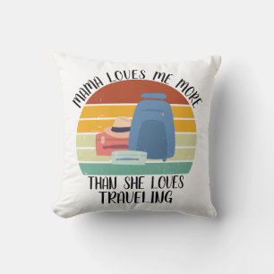 Coussin Maman M'Aime Plus Qu'Elle N'Aime Voyager