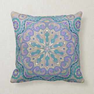 Coussin Mandala coloré mignon en bleu et or pourpres