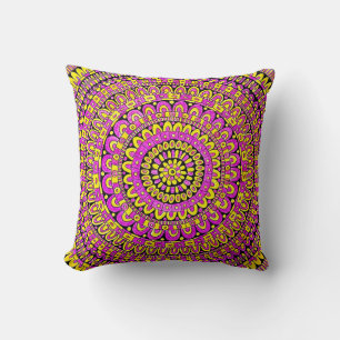 Coussin Mandala couleur jaune violet dessiné à la main