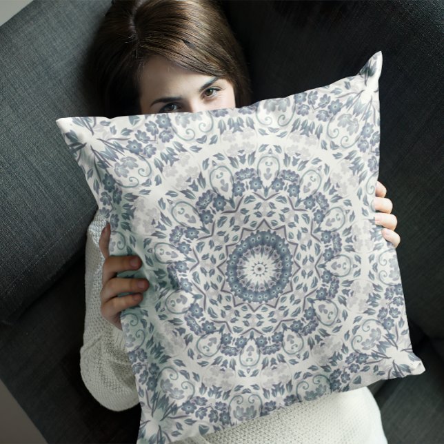 Coussin Mandala Floral Bleu Poussiéreux (Créateur téléchargé)