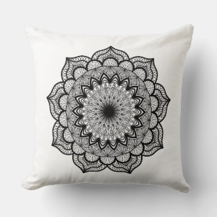 Coussin Mandala noir sur fond blanc