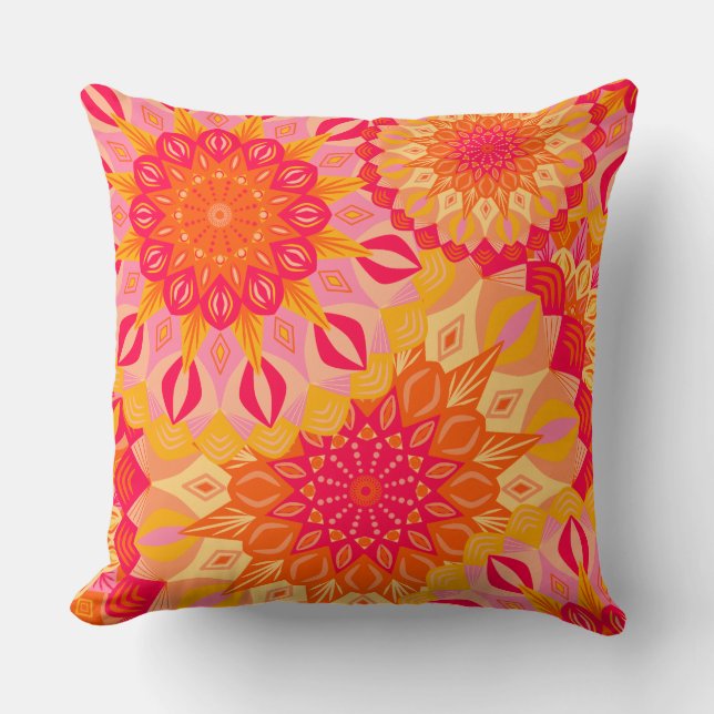 Coussin Mandala superposé orange rose jaune (Recto)