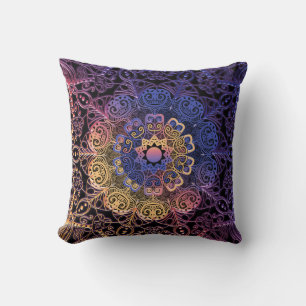 Coussin Mandala violet et jaune : dessin manuel