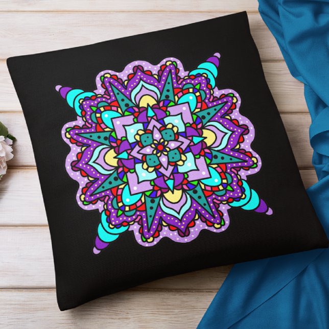 Coussin Mandala violet et noir de couleur mystique (Créateur téléchargé)