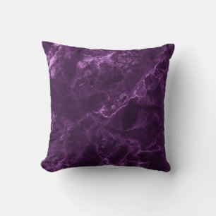 Coussin Marbre violet foncé : texture luxueuse.
