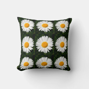Coussin marguerites sur arrière - plan sombre