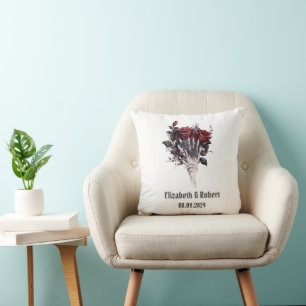 Coussin Mariage de squelette aux roses rouges gothiques 