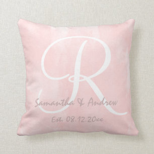 Coussin Mariage rose moderne de monogramme d'aquarelle