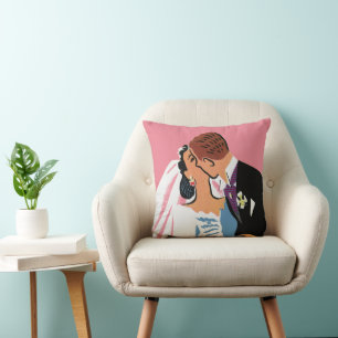 Coussin Mariage Vintage, jeunes mariés s'embrassant