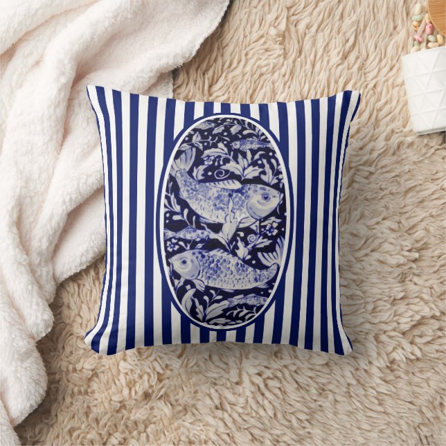 Coussin Marine Blue & White Chinoiserie Koi Fish Pond Stri (Couverture)