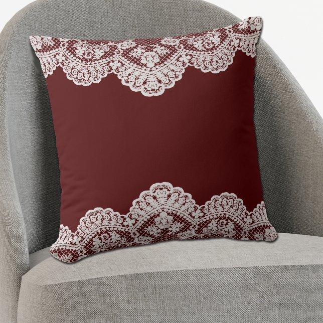 Coussin Maroon en dentelle blanche (Créateur téléchargé)