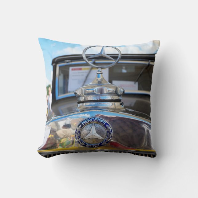 Coussin Mercedes-Benz 260D. Première voiture diesel au mon (Recto)