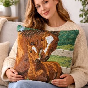 Coussin Mère Poulain Broderie au Point de Croix