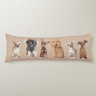 Coussin mignon de corps de chiens