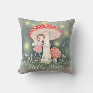 Coussin Mignonne petite fée perché sur un champignon
