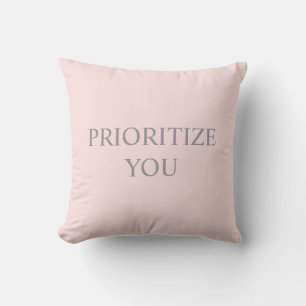 Coussin Minimal Prioriser Vous Citation rose pastel