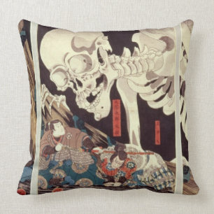 Coussin Mitsukini défiant le spectre squelettique, c.1845