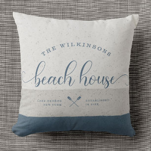 Coussin Modern Beach House Nom de famille Brève Script Ble