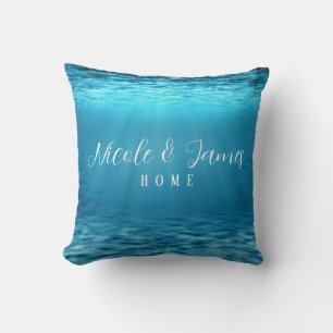 Coussin Moderne monogramme sous-marin bleu profond