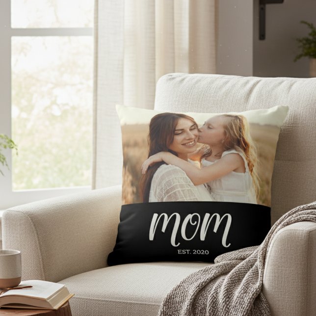Coussin Mom Established Modern Script Photo Throw Pillow (Créateur téléchargé)