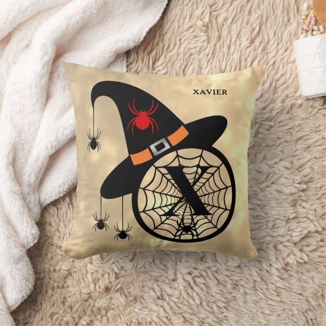 Coussin Monogram X Halloween Sky Witch Nom des araignées (Couverture)