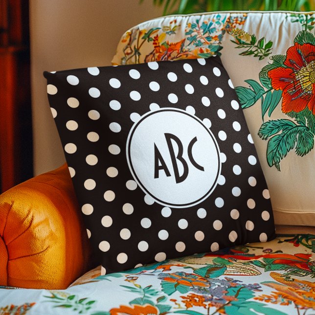 Coussin Monogramme à points polka noirs et blancs (Black and White Polka Dot Monogram Throw Pillow)