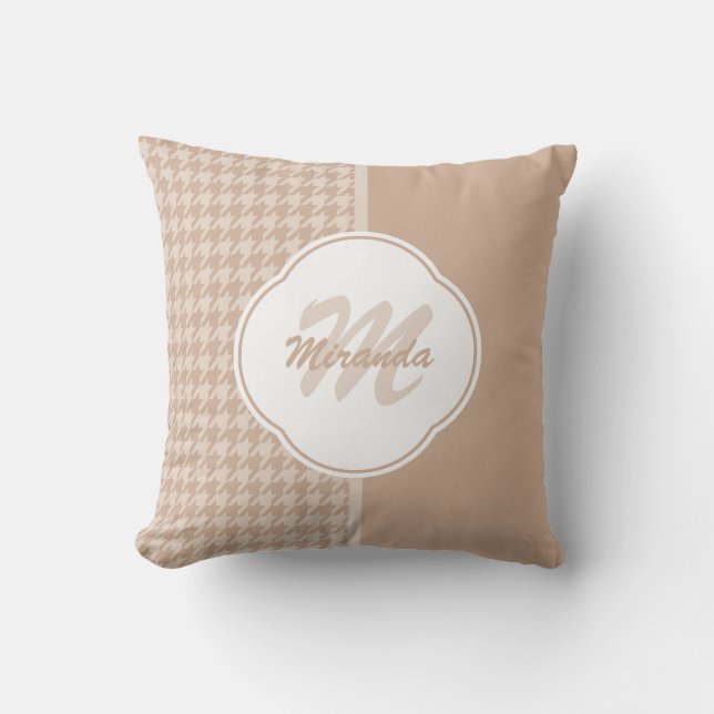 Coussin Monogramme beige et bronzage de très bon goût et (Recto)