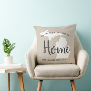 Coussin Monogramme de famille Michigan Home Beige Script