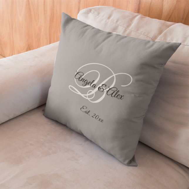 Coussin Monogramme de mariage anniversaire gris fantaisie (Gray Fancy Wedding Anniversary Monogram Outdoor Pillow)